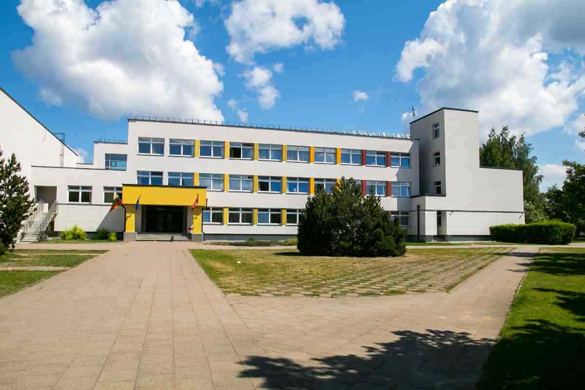 Scuola esterno