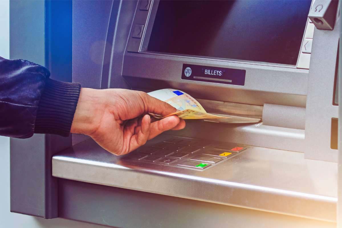 Allarme Poste, chiudono gli sportelli bancomat