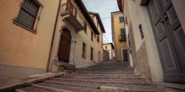 L'Italia che non ti aspetti: 5 itinerari a piedi tra le meraviglie di borghi, tuttin i dettagli