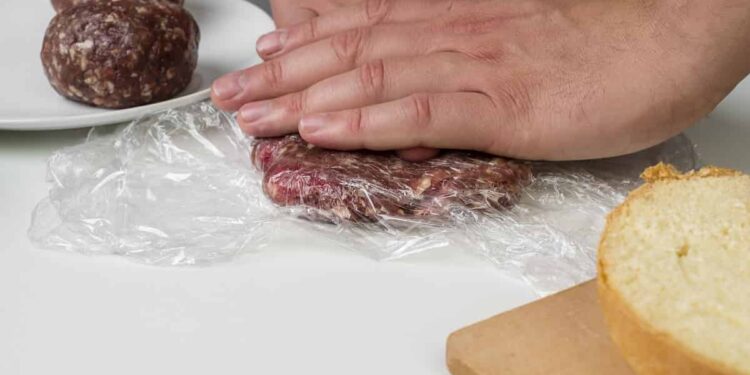 non mangiare la carne sottovuoto se ha questo odore