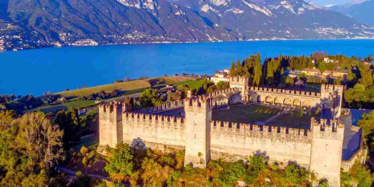 C'è un castello sott'acqua, in Italia