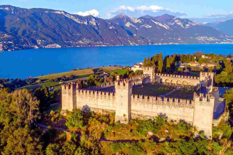 C'è un castello sott'acqua, in Italia