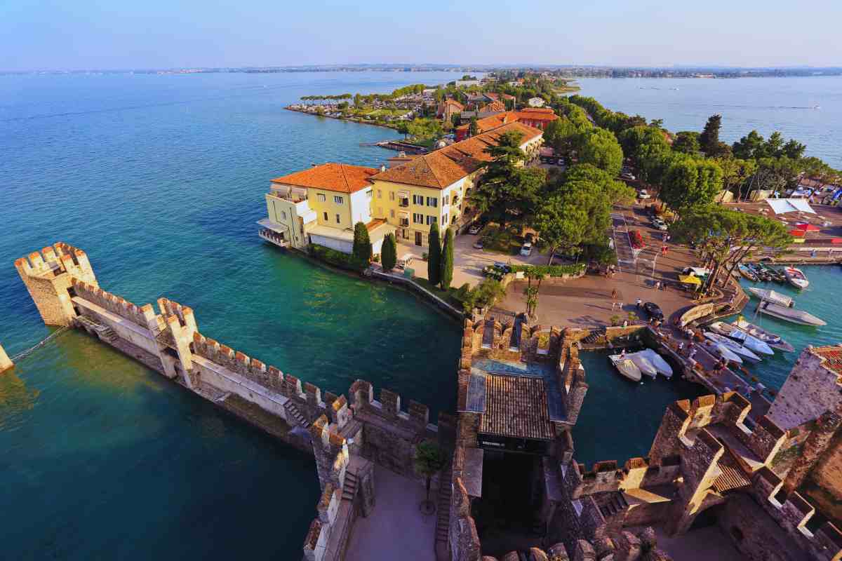 C'è un castello sott'acqua, in Italia