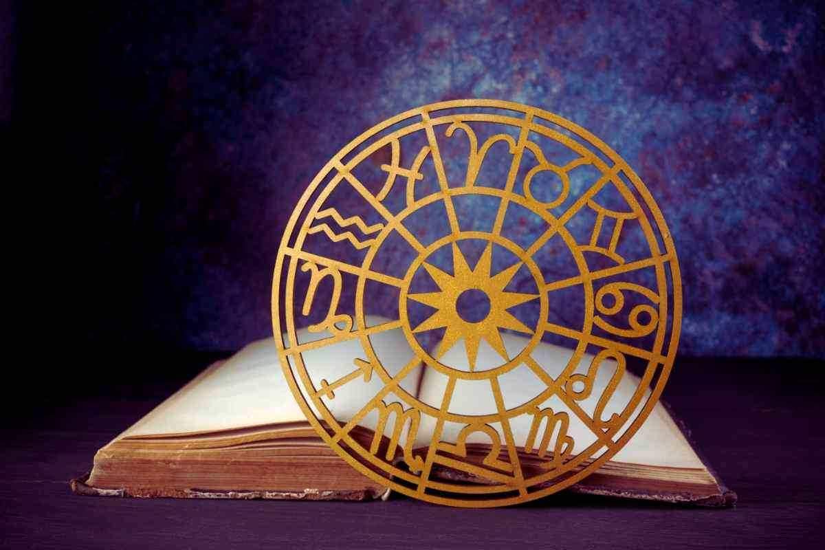 Oroscopo: Venere e Marte portano novità in amore per un segno
