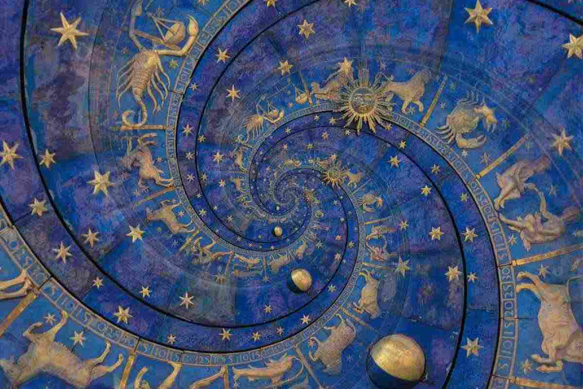 Oroscopo: Plutone porta una valanga di soldi, felicità e amore a 2 segni.