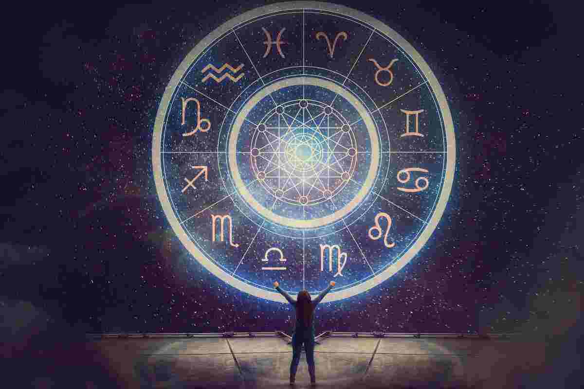 Oroscopo: un segno è fortunato nel lavoro, un altro perde l'amore