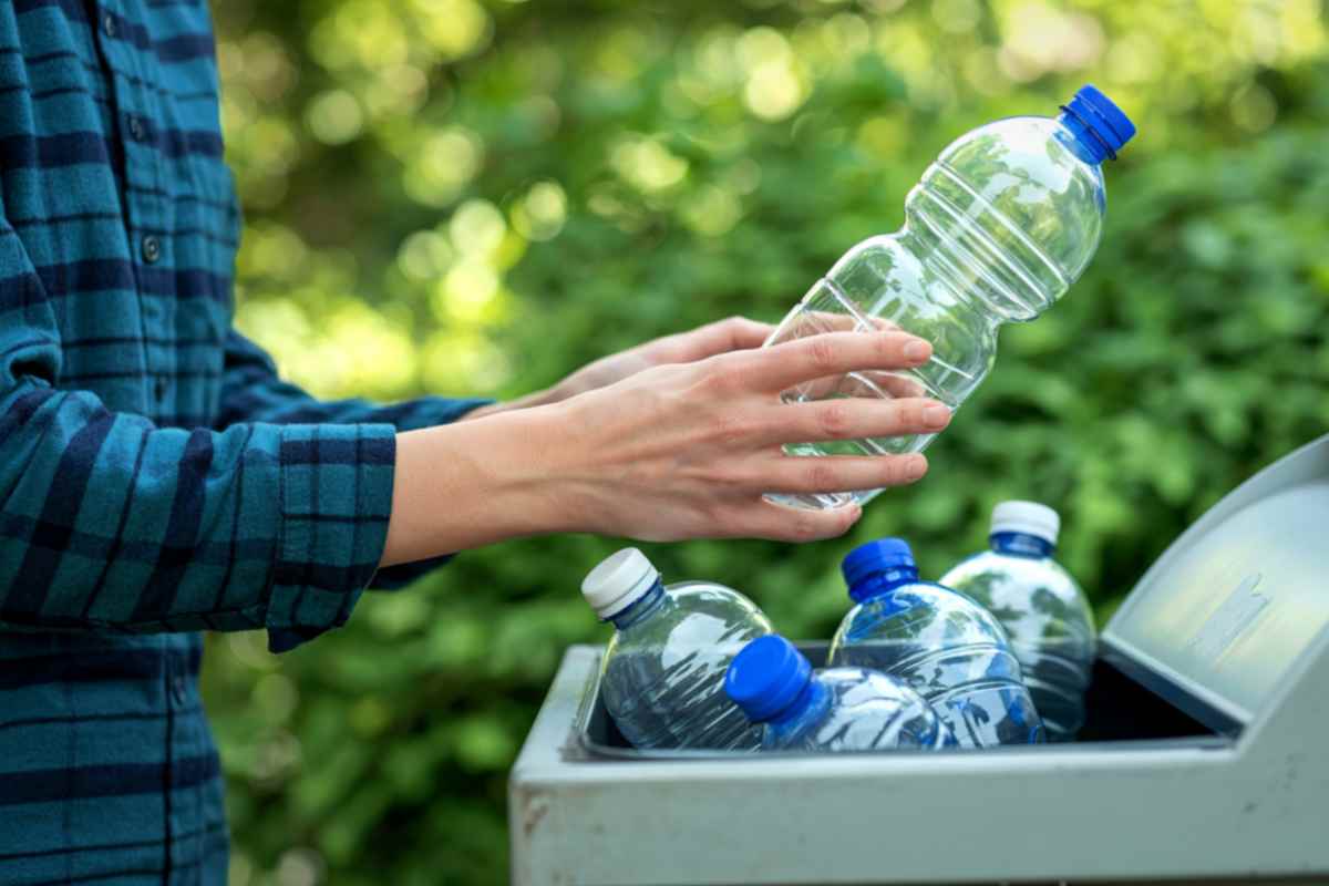 dove si pagano mezzi pubblici con bottiglie plastica