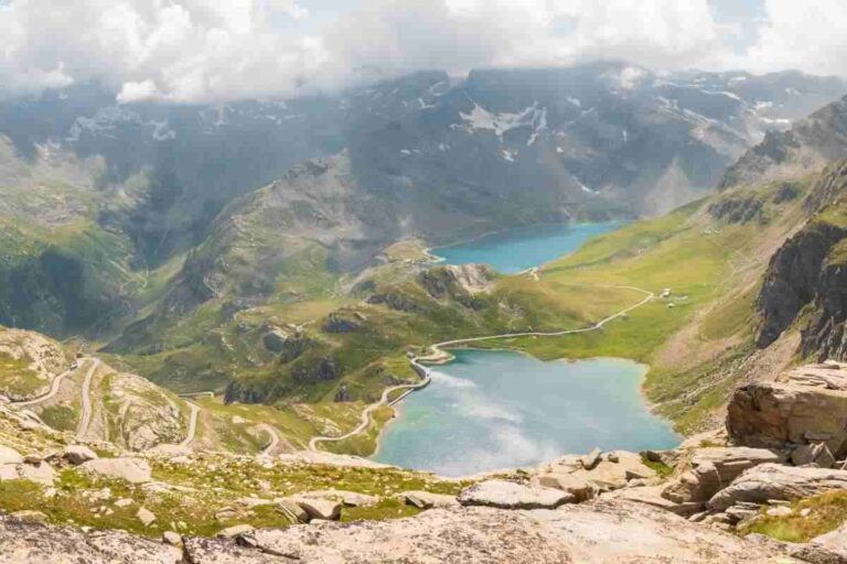 Laghi cristallini e alberi secolari, qui la natura domina incontrastata, i dettagli