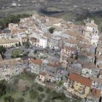 Con una popolazione di circa 7.000 abitanti, questo comune della Città Metropolitana di Roma non ha radici antichissime come molti altri borghi italiani,