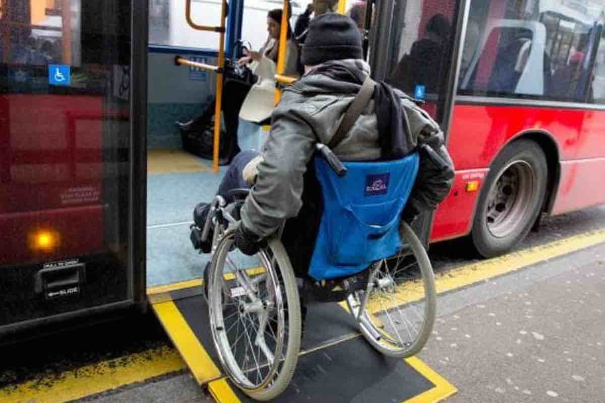 Disabilità e mezzi pubblici, cosa cambia per le carrozzine elettriche