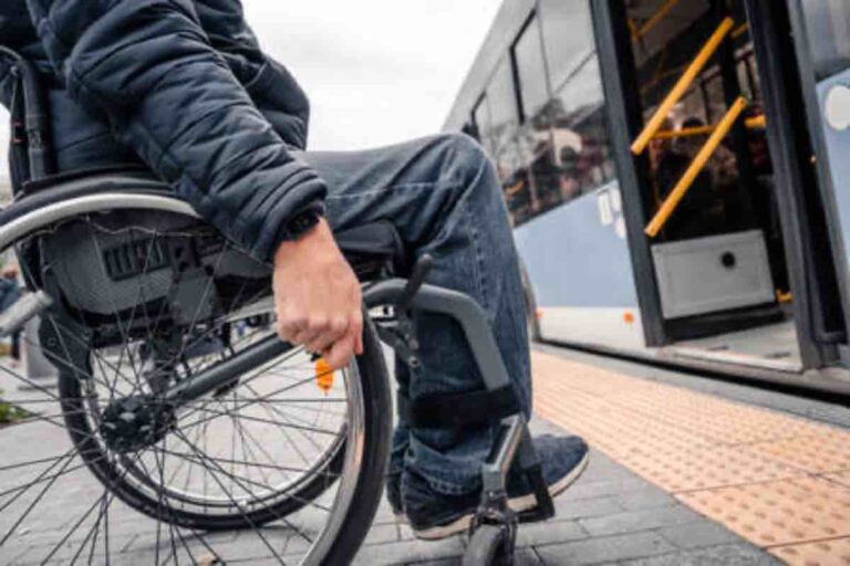 Mezzi pubblici e persone con disabilità, nuove regole in arrivo