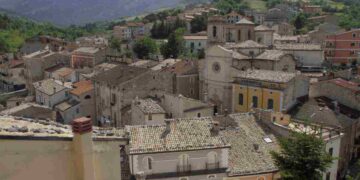 Il borgo in questione è Palena, conosciuto anche come il “borgo delle orchidee” grazie alla presenza di ben 64 specie diverse di queste piante