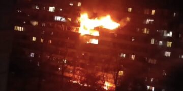 Guerra Russia-Ucraina, Mosca colpisce nel quartiere Svyatoshynskyi di Kiev