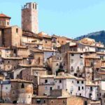 Il Borgo Italiano sospeso tra cielo e terra: un luogo magico