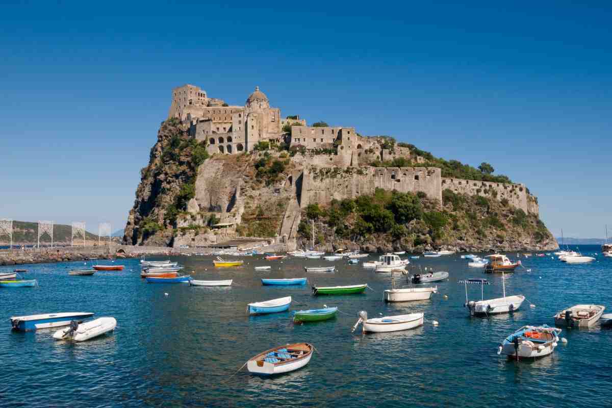 quest'isola sta vicino Roma ed è bellissima anche in inverno: ischia
