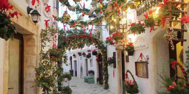 Dove il tempo si è fermato: il borgo medioevale più bello e luminoso della Puglia
