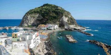 quest'isola sta vicino Roma ed è bellissima anche in inverno: ischia