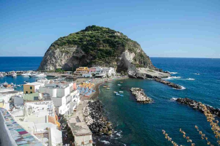 quest'isola sta vicino Roma ed è bellissima anche in inverno: ischia