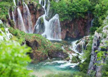Il parco dei sogni a due passi dall’Adriatico: cascate da film e laghi , tutti i dettagli