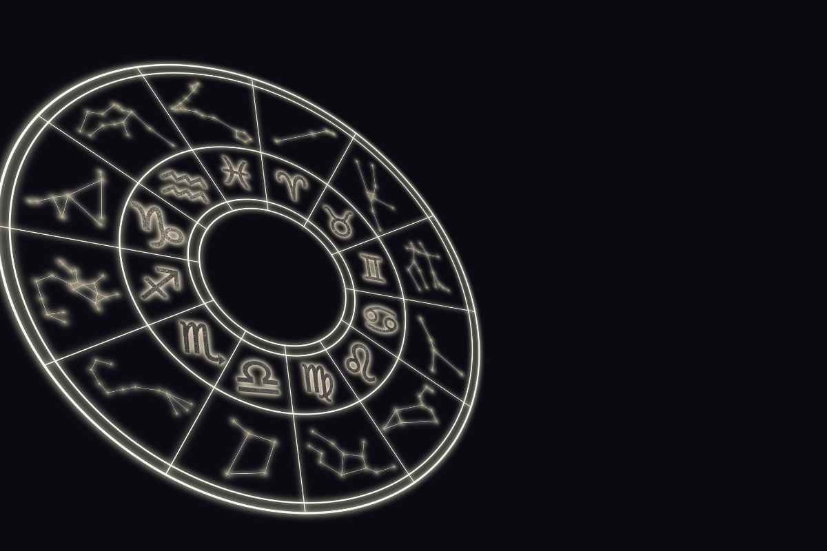 Oroscopo dicembre 2025: 1 segno trova l'amore dopo 10 anni