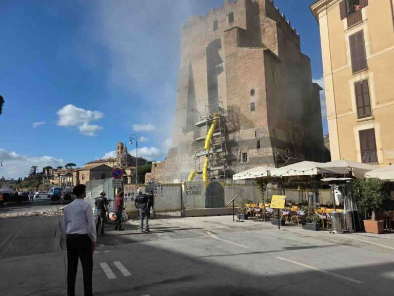 roma crollo improvviso