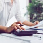 Nuova tassa per chi paga in contanti
