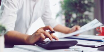 Nuova tassa per chi paga in contanti