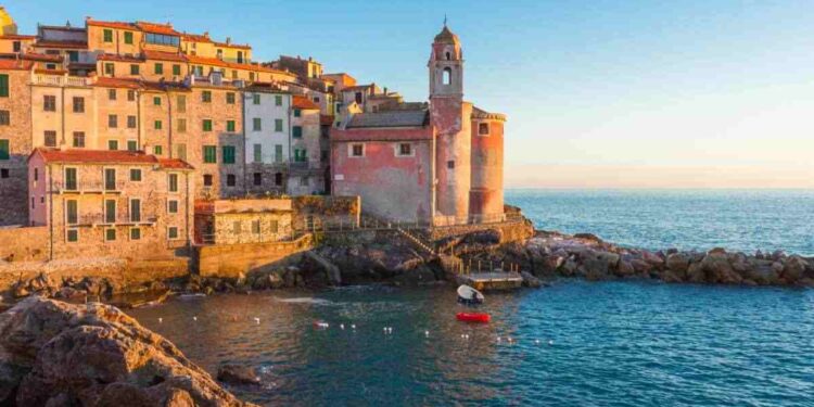 Il borgo sul mare che batte le mete turistiche più famose, tutti i dettagli