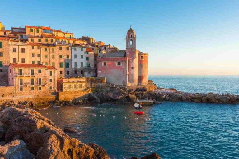 Il borgo sul mare che batte le mete turistiche più famose, tutti i dettagli