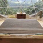 Tra le proposte più affascinanti per una fuga romantica sotto il cielo stellato, spiccano le esclusive Bubble Room nel cuore del Piemonte