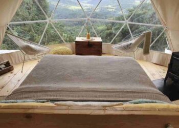 Tra le proposte più affascinanti per una fuga romantica sotto il cielo stellato, spiccano le esclusive Bubble Room nel cuore del Piemonte