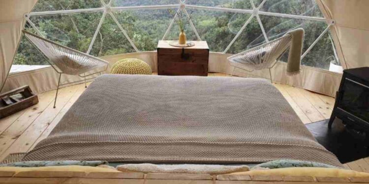 Tra le proposte più affascinanti per una fuga romantica sotto il cielo stellato, spiccano le esclusive Bubble Room nel cuore del Piemonte