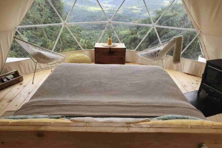 Tra le proposte più affascinanti per una fuga romantica sotto il cielo stellato, spiccano le esclusive Bubble Room nel cuore del Piemonte