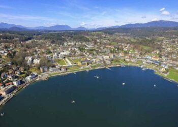 Conosciuta per le sue acque cristalline e il fascino senza tempo, Velden diventa protagonista di una tradizione natalizia unica,