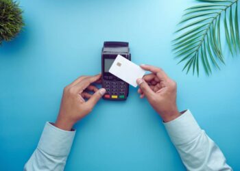 La cattiva abitudine con la carta di credito che ti costa migliaia di euro