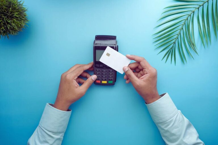 La cattiva abitudine con la carta di credito che ti costa migliaia di euro