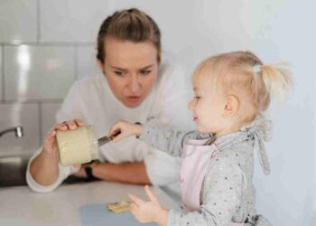 Mamma con bimba piccola