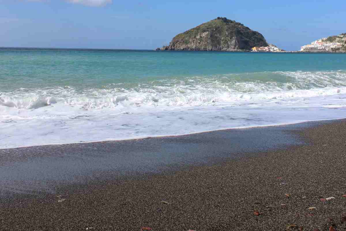 spiaggia moronti a ischia