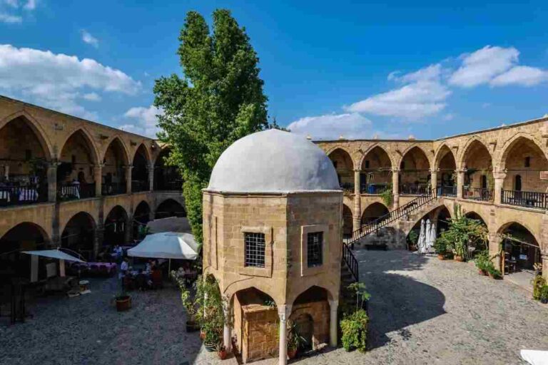Una perla nascosta del sud Italia, la "città delle 100 chiese" è un gioiello