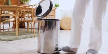 Bidone della spazzatura, da cumulo di germi a contenitore pulitissimo