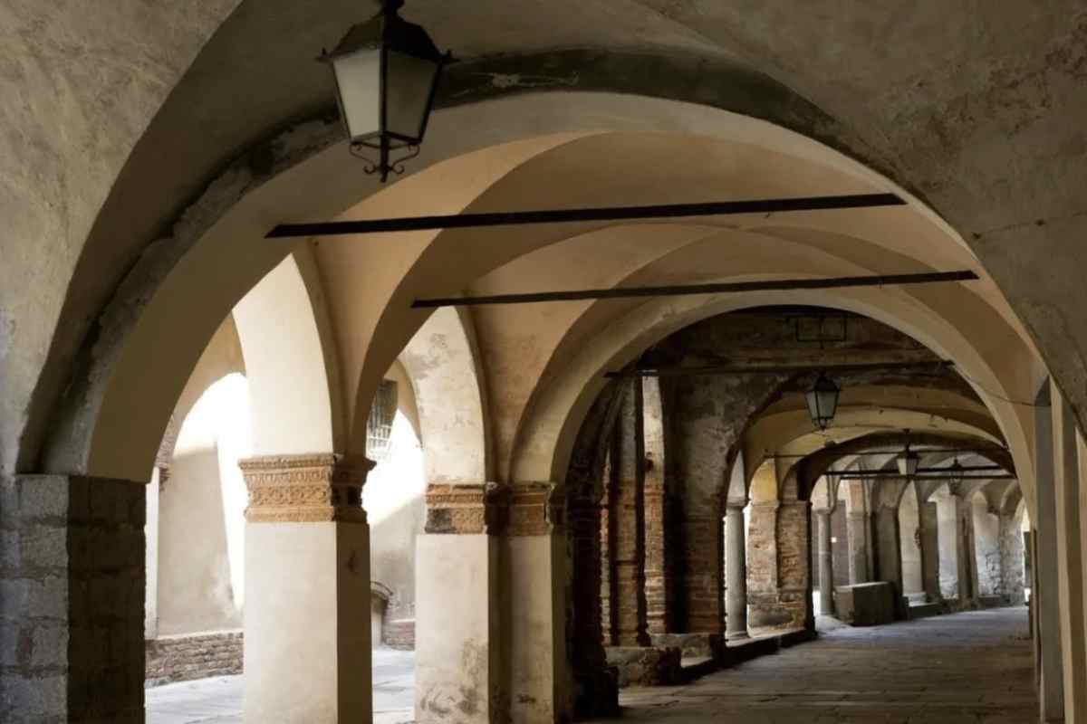 Borgo il Piazzo si trova in Piemonte, nella provincia di Biella, ed è facilmente raggiungibile sia da Milano che da Torino. Dista circa un’ora e mezza