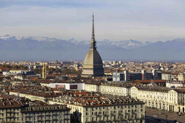 Tra queste numerose parlate, alcune si distinguono per la loro eleganza fonetica e lessicale, tracciando un profilo di raffinatezza e sobrietà.