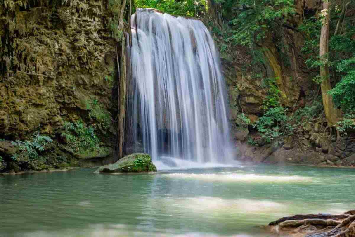 La cascata più spettacolare d’Europa è a due passi dall’Italia