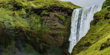 La cascata più spettacolare d’Europa è a due passi dall’Italia, tutti i dettagli