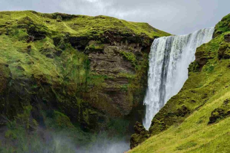 La cascata più spettacolare d’Europa è a due passi dall’Italia, tutti i dettagli