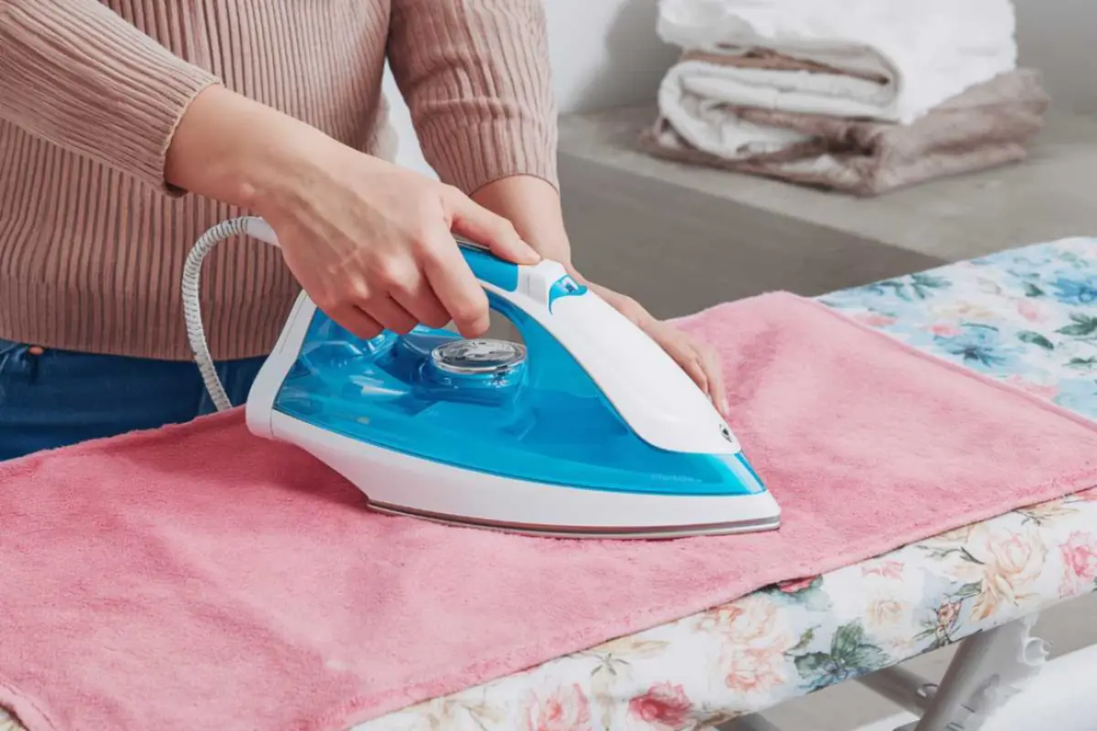 ferro da stiro come pulirlo