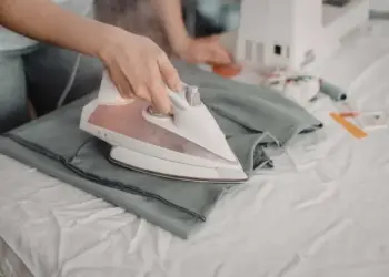 ferro da stiro come pulirlo