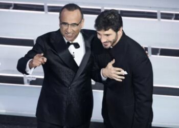 Carlo Conti, che ha guidato il festival per numerosi anni, ha ufficialmente passato il testimone a Stefano De Martino