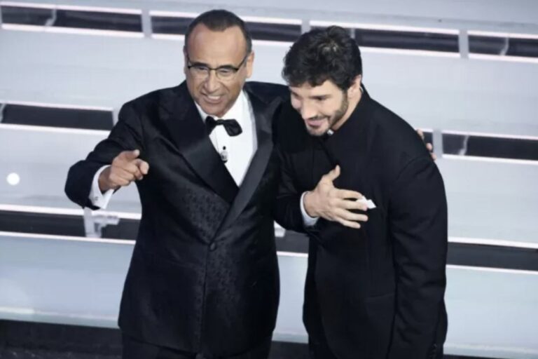 Carlo Conti, che ha guidato il festival per numerosi anni, ha ufficialmente passato il testimone a Stefano De Martino