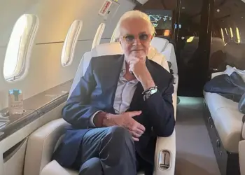 Flavio Briatore sul suo jet privato